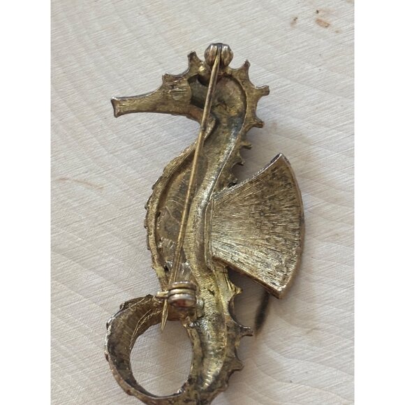 Vintage Gold-Toned Seahorse Brooch Pin Jewelry Accessory Nautical Statement - Picture 4 of 8